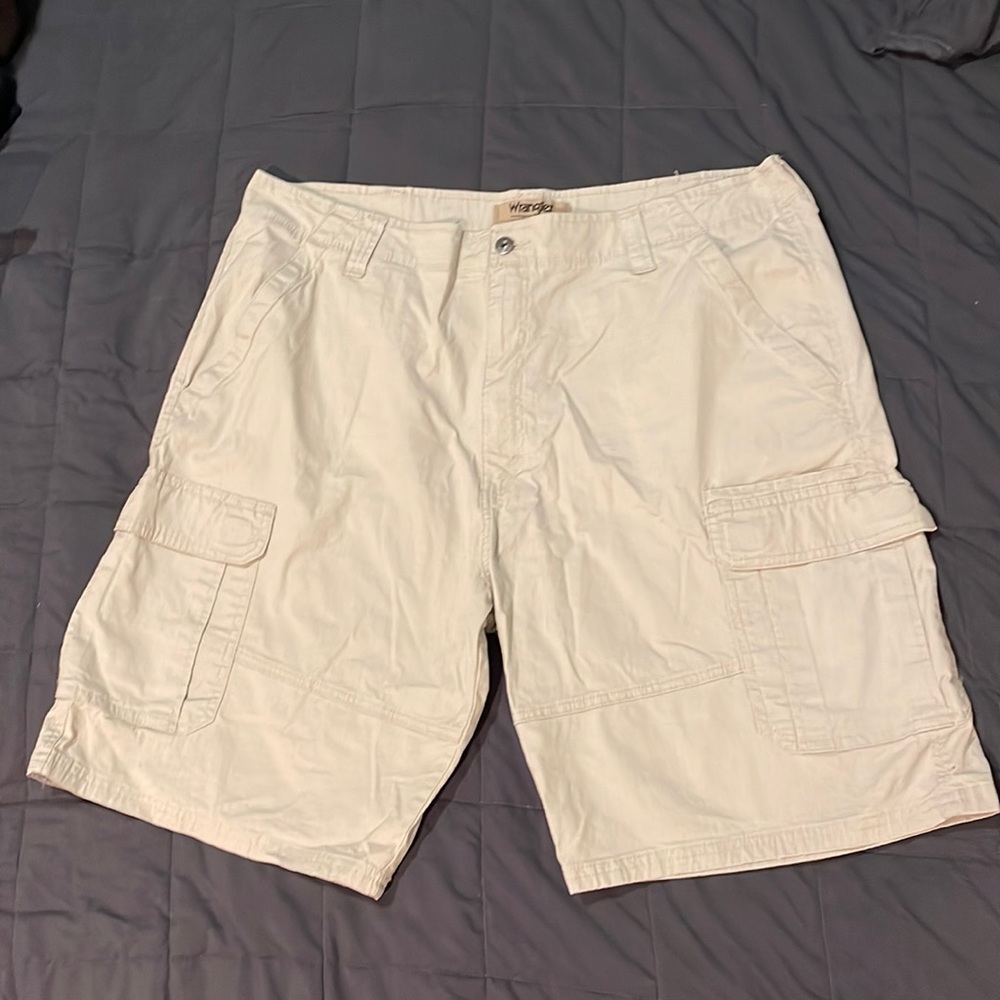 Men’s lightweight cargo shorts